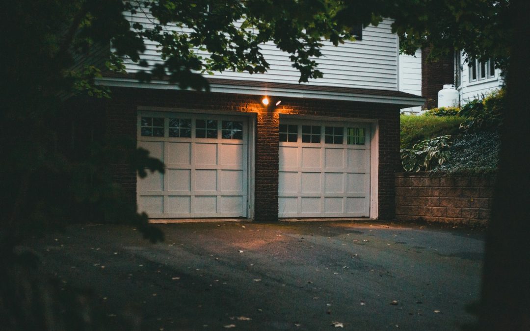 5 Common Signs You Need to Replace Your Garage Door Opener